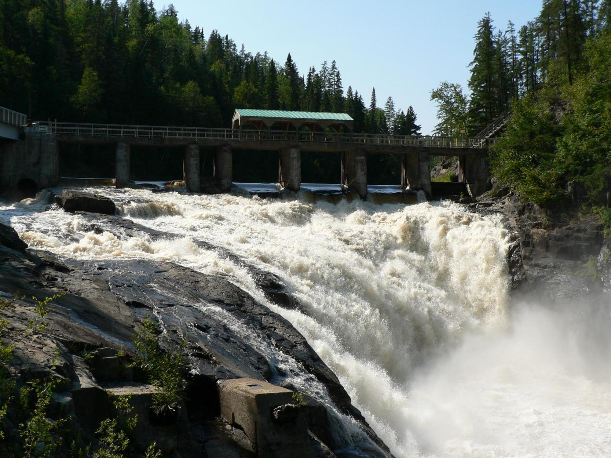 Le Gite Du Pecheur Metabetchouan-Lac-a-la-Croix Экстерьер фото